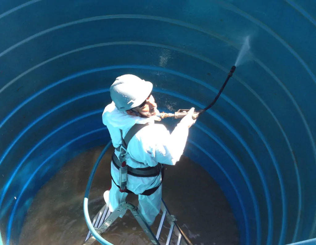 Limpeza de caixa de água em condomínios